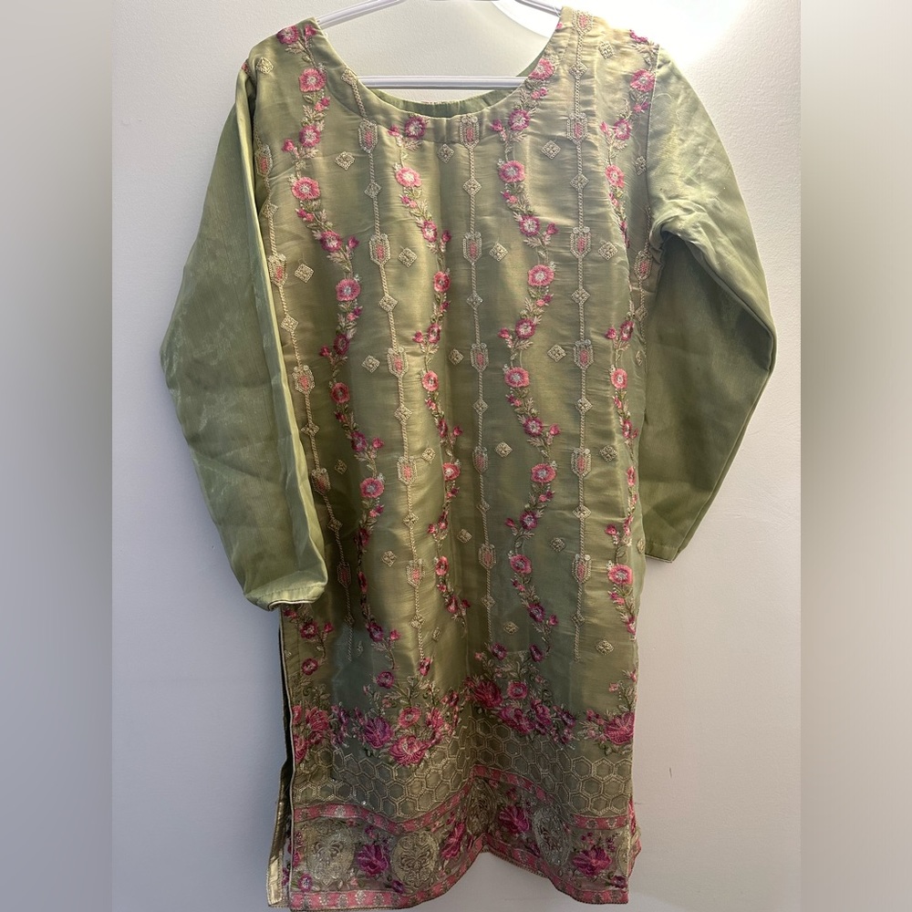 Brand new 3 piece pakistani suit